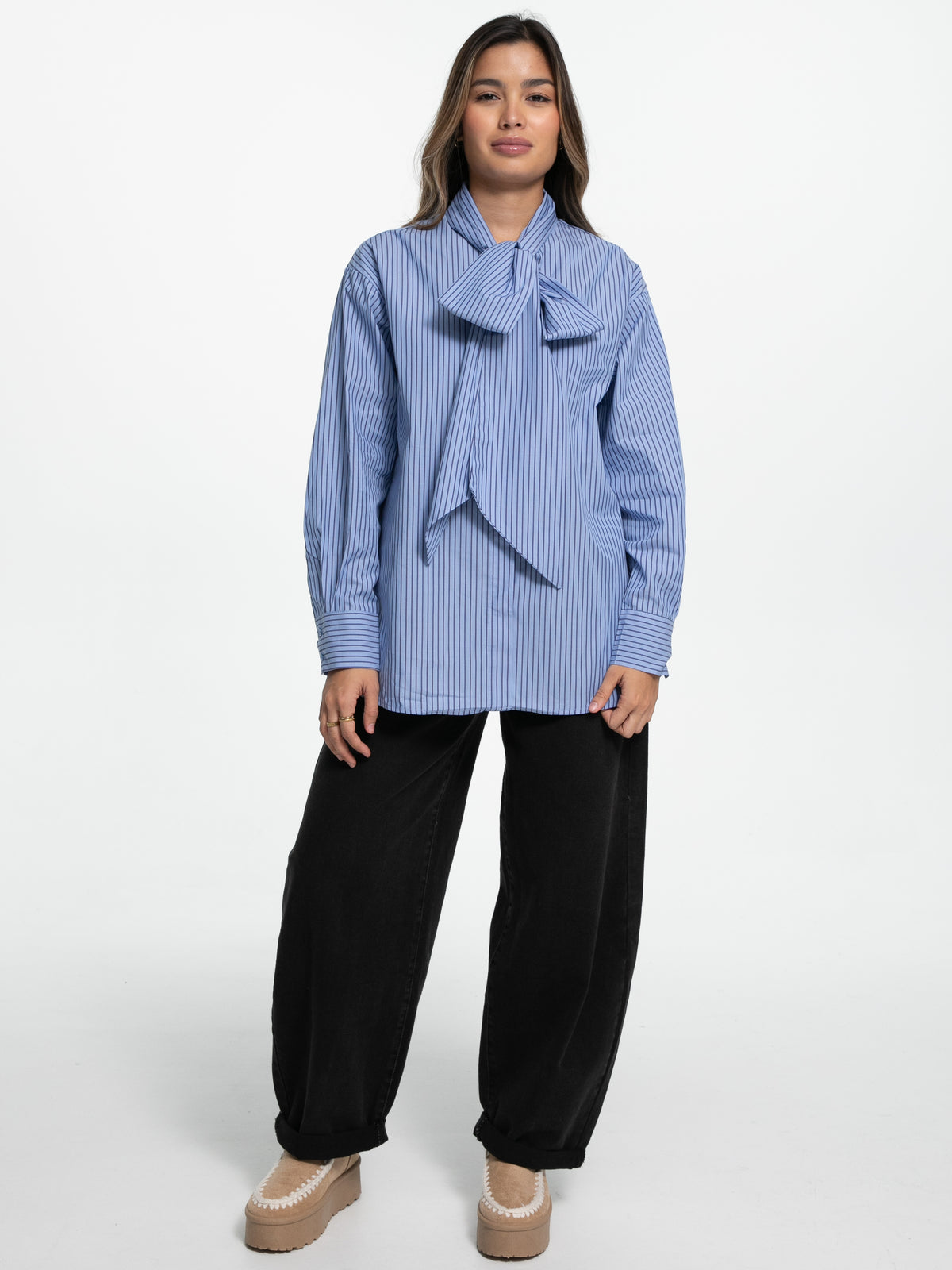 Bluse "Leni" in Blau mit Kragen-Schleife