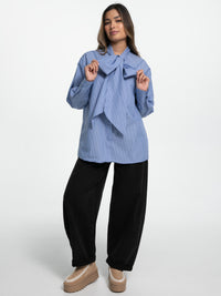 Bluse "Leni" in Blau mit Kragen-Schleife