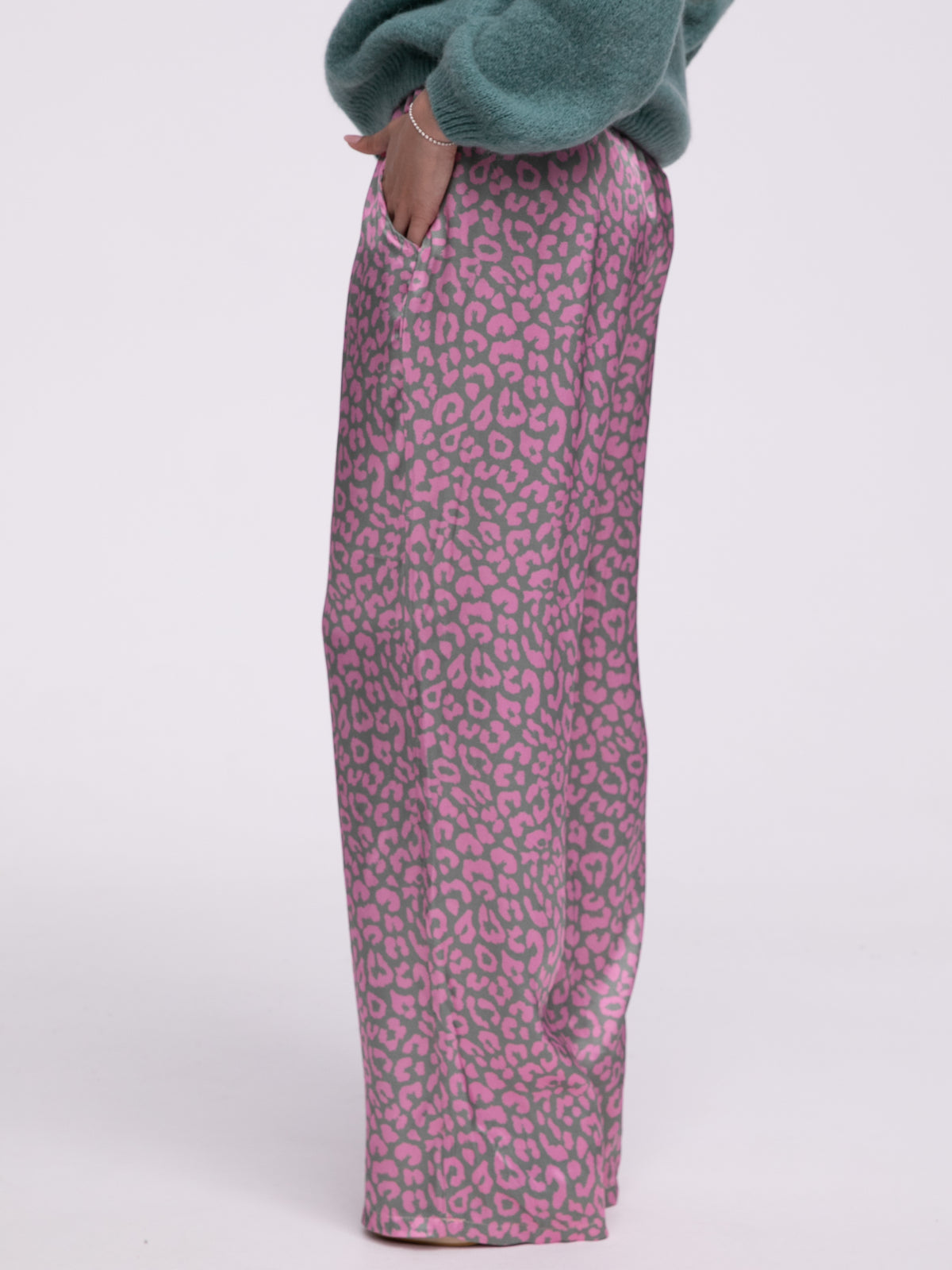 Satinhose „Sydney“ in Leo Rosa/Grün