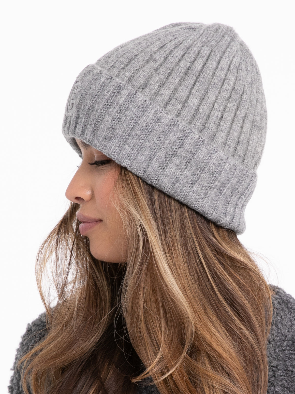 Beanie "C" in Grau