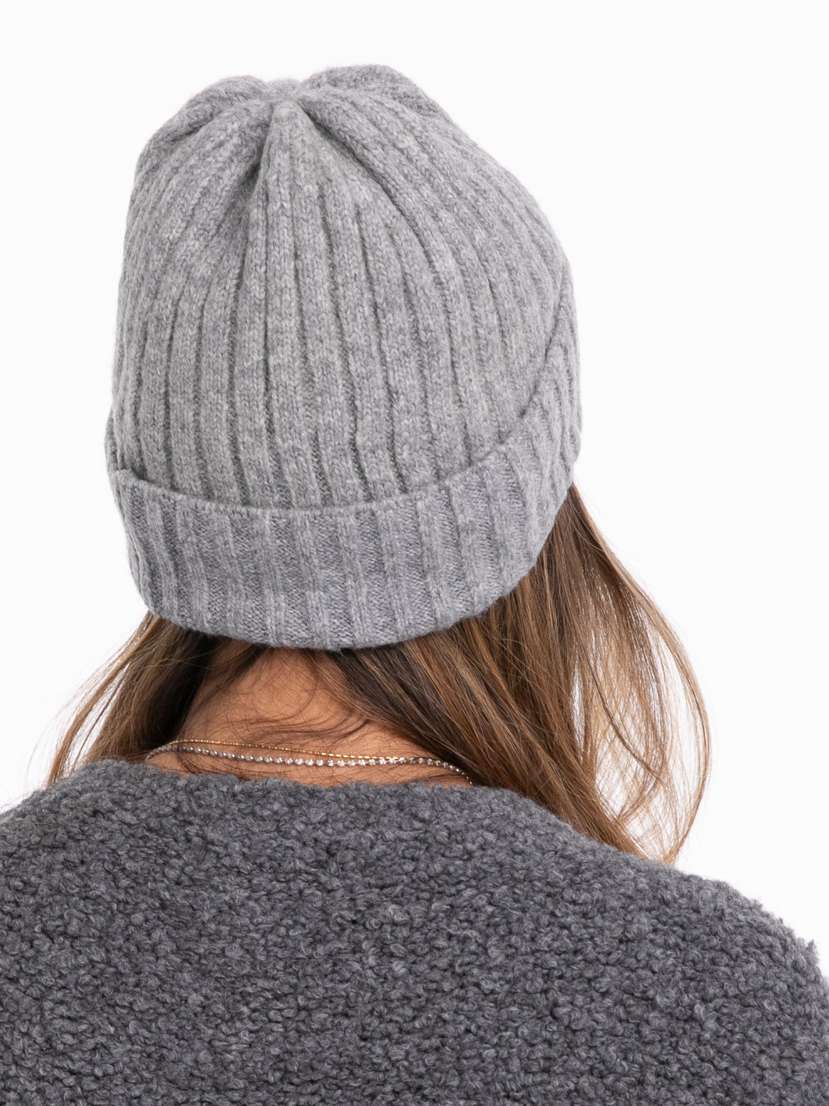 Beanie "C" in Grau