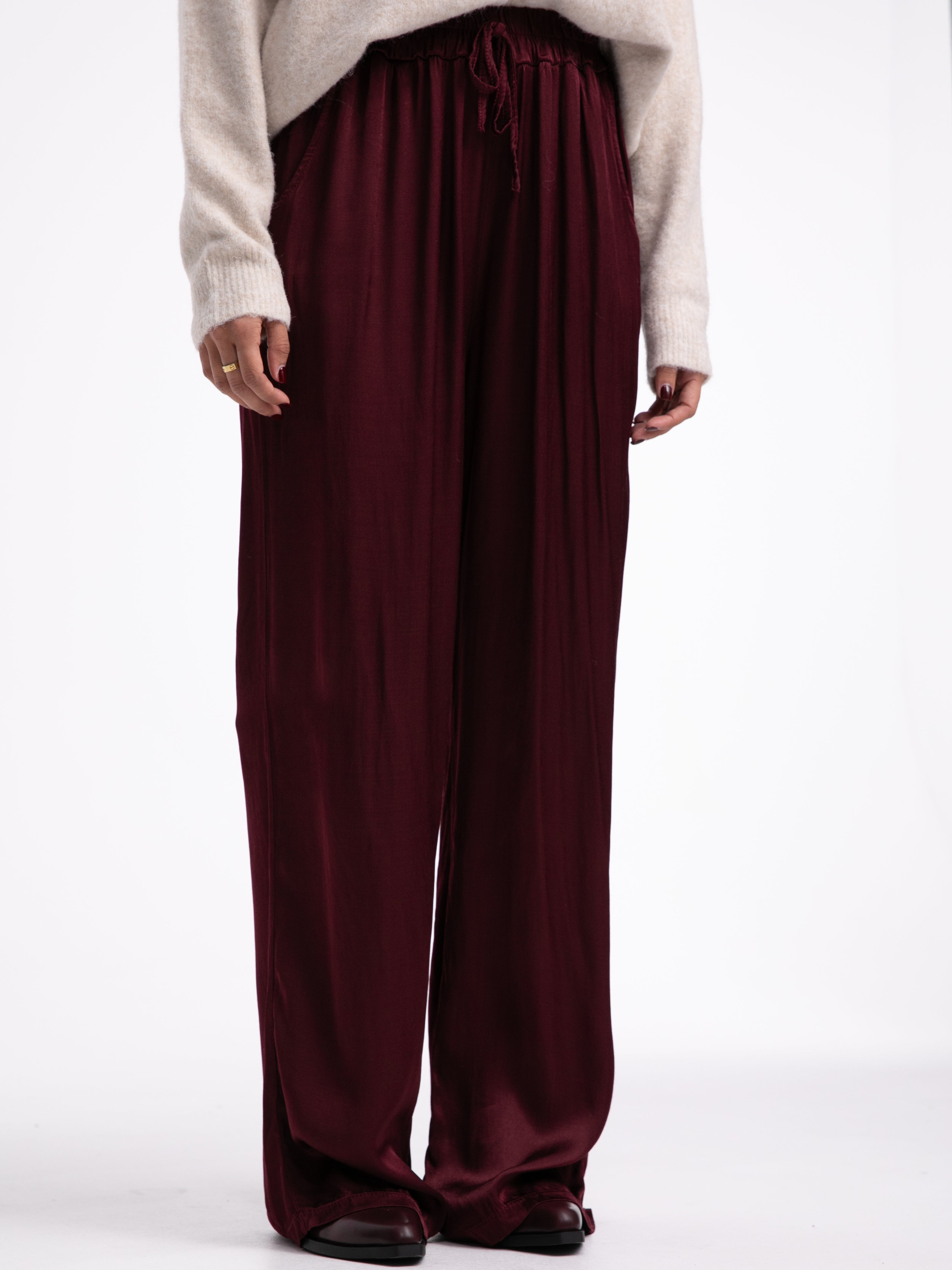 Satinhose „Sydney“ in Burgundy