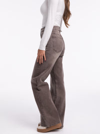 High-Waist Jeans "Jenn" in Braun