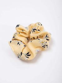 Gelbes Scrunchy mit floralem Print