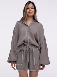 Musselin-Shorts „Stitches" in Taupe