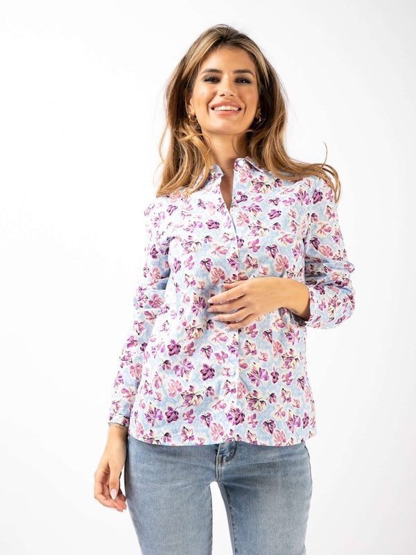 Hellblaue Bluse mit violettem Blumenmuster