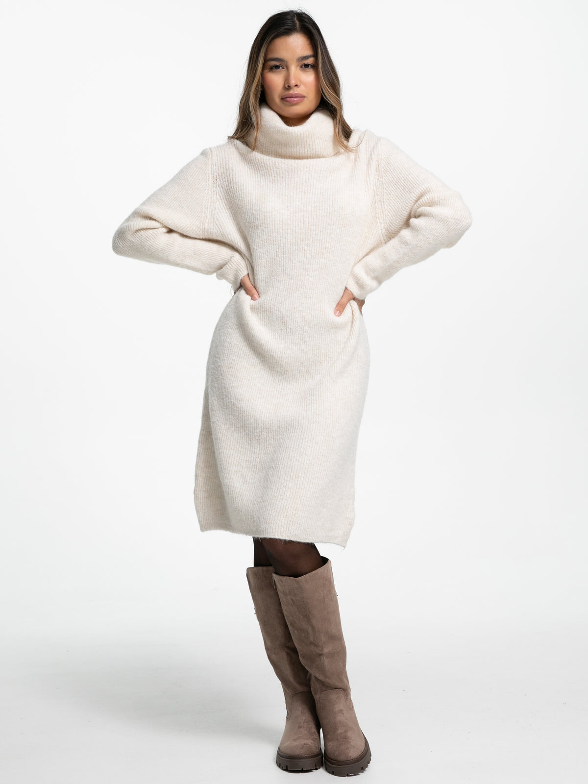 Rollkragen-Strickkleid "Mariam" in Creme