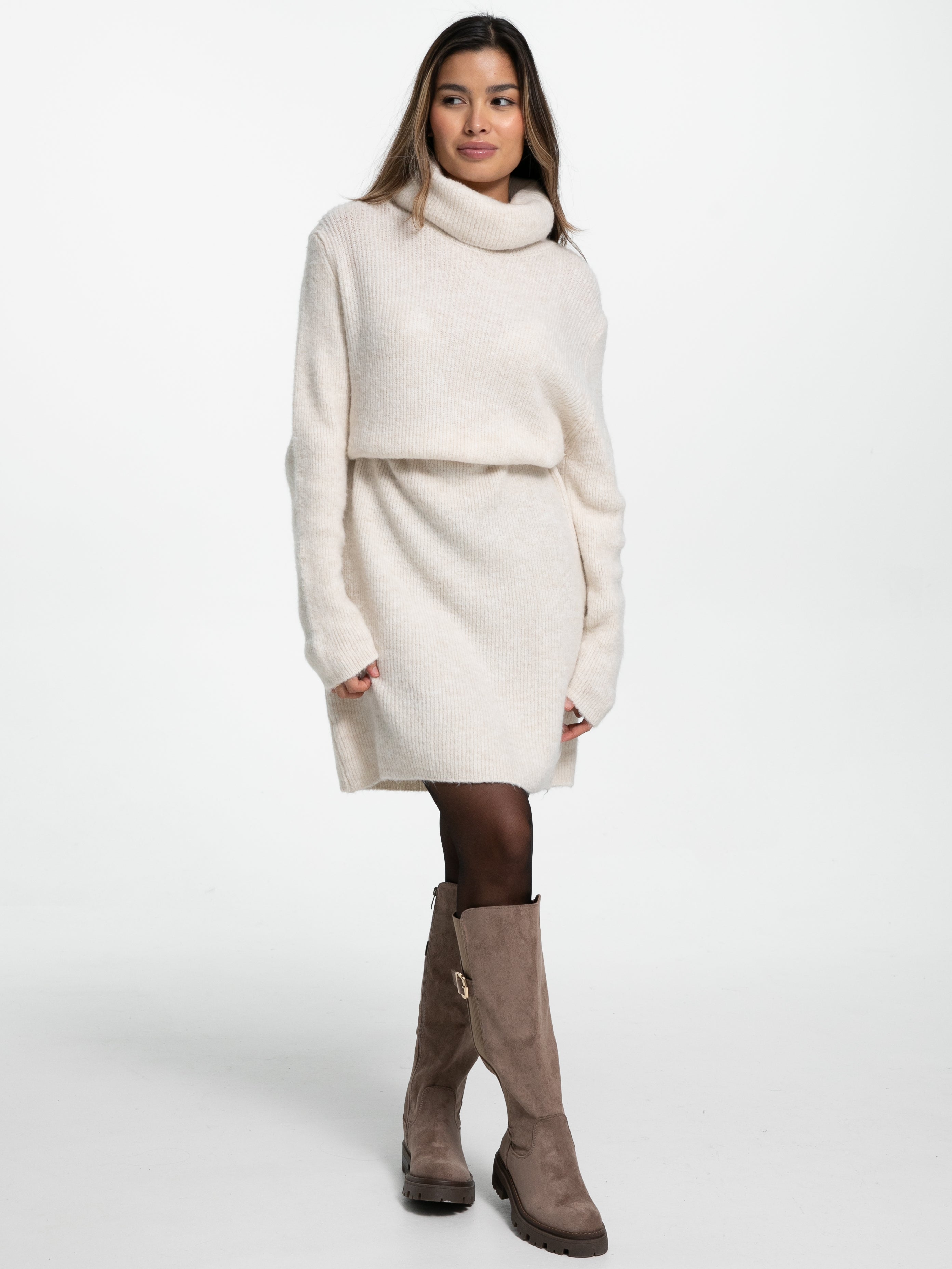 Rollkragen-Strickkleid 