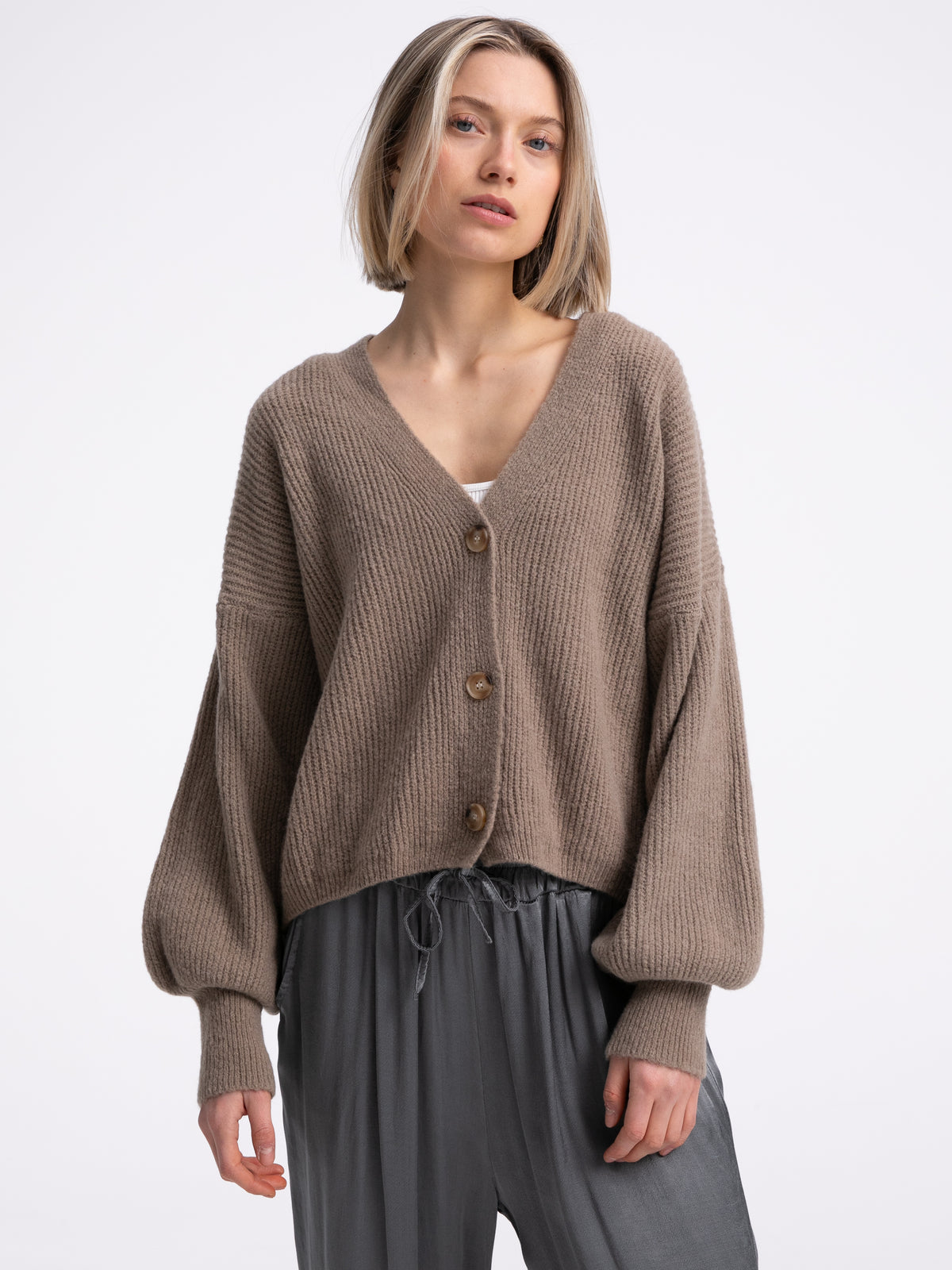 Cardigan "May" in Hazelnut