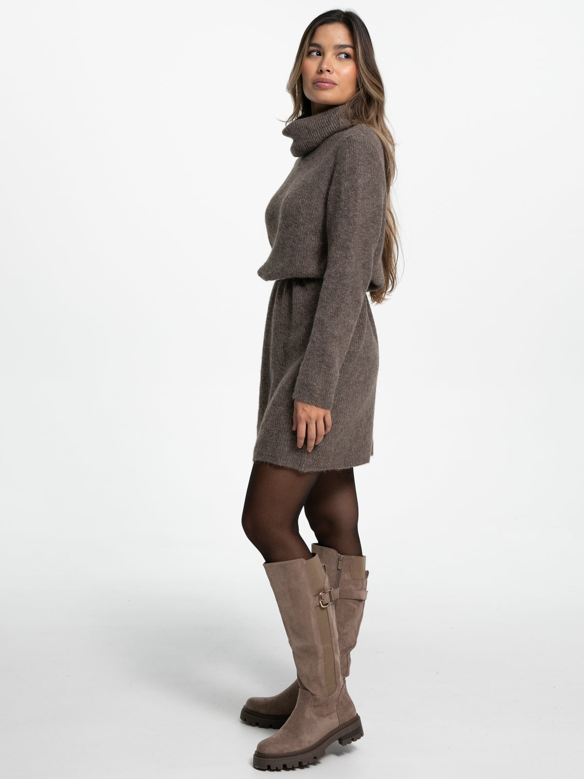 Rollkragen-Strickkleid "Mariam" in Hazelnut