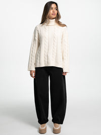 Rollkragen-Strickpullover mit Zopfmuster "Sofie" in Creme