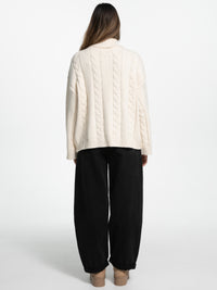 Rollkragen-Strickpullover mit Zopfmuster "Sofie" in Creme