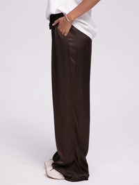 Satinhose „Sydney“ in Braun