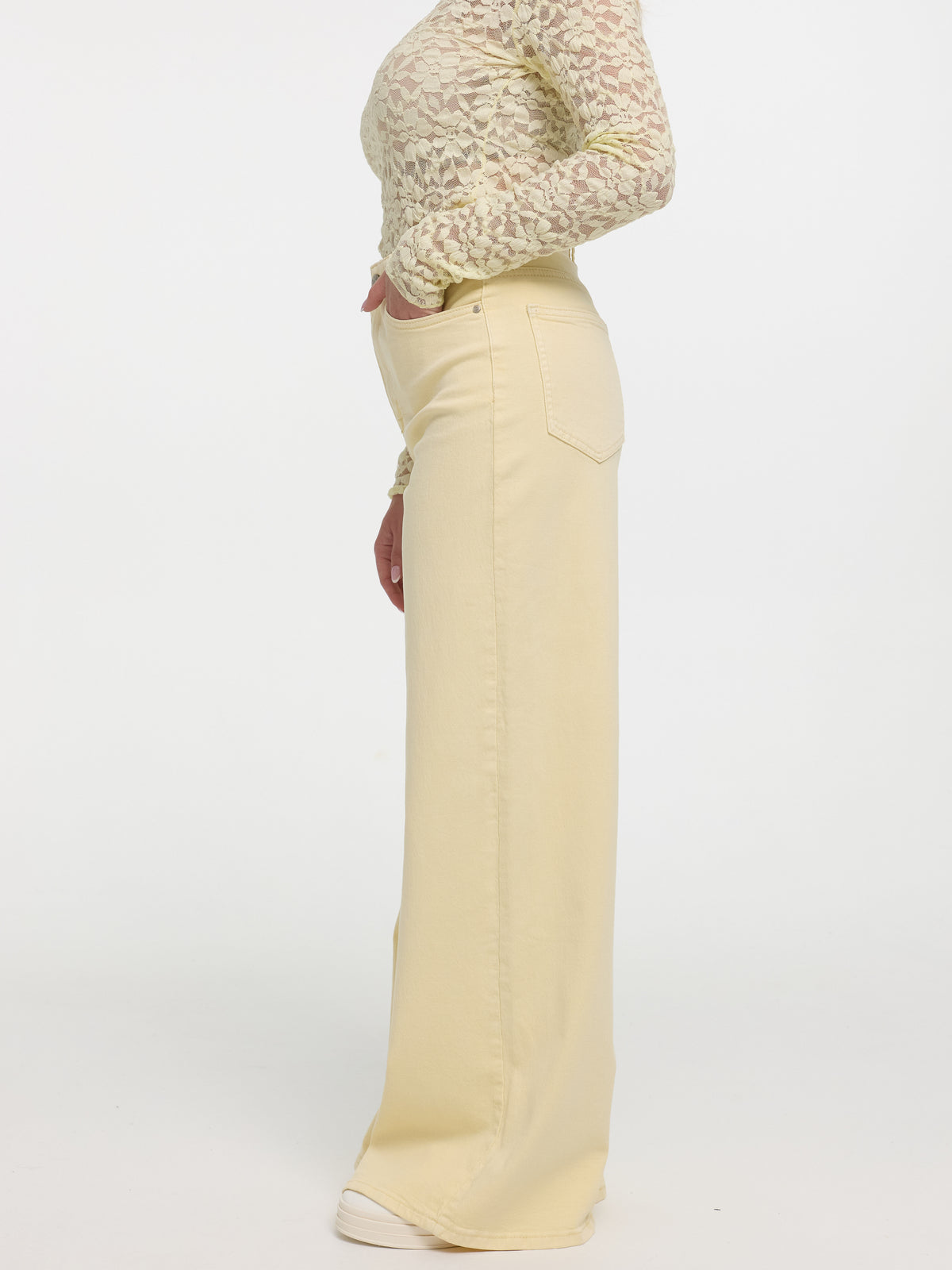 Wide Leg Jeans "Seraphina" in Butter Yellow
