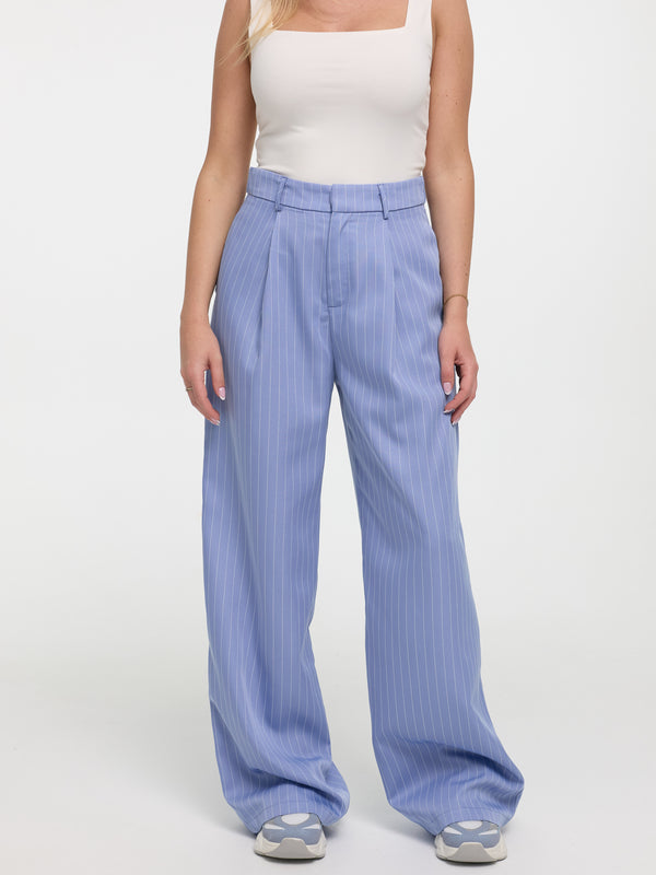 Nadelstreifen Stoffhose „Kathie“ in Blau