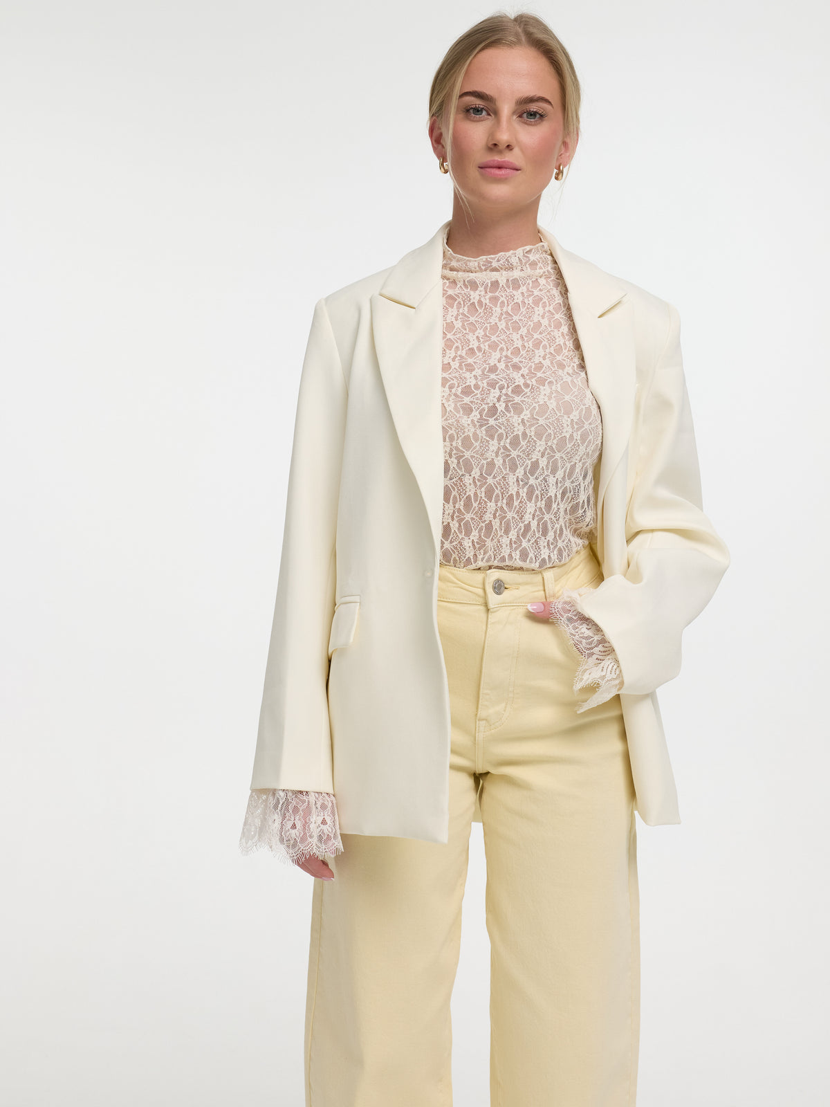 Blazer mit Spitzenärmeln „Lacey“ in Creme
