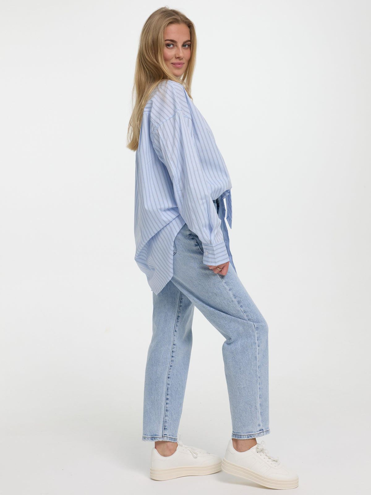 Bluse mit Krawatte "Eve" in Blau