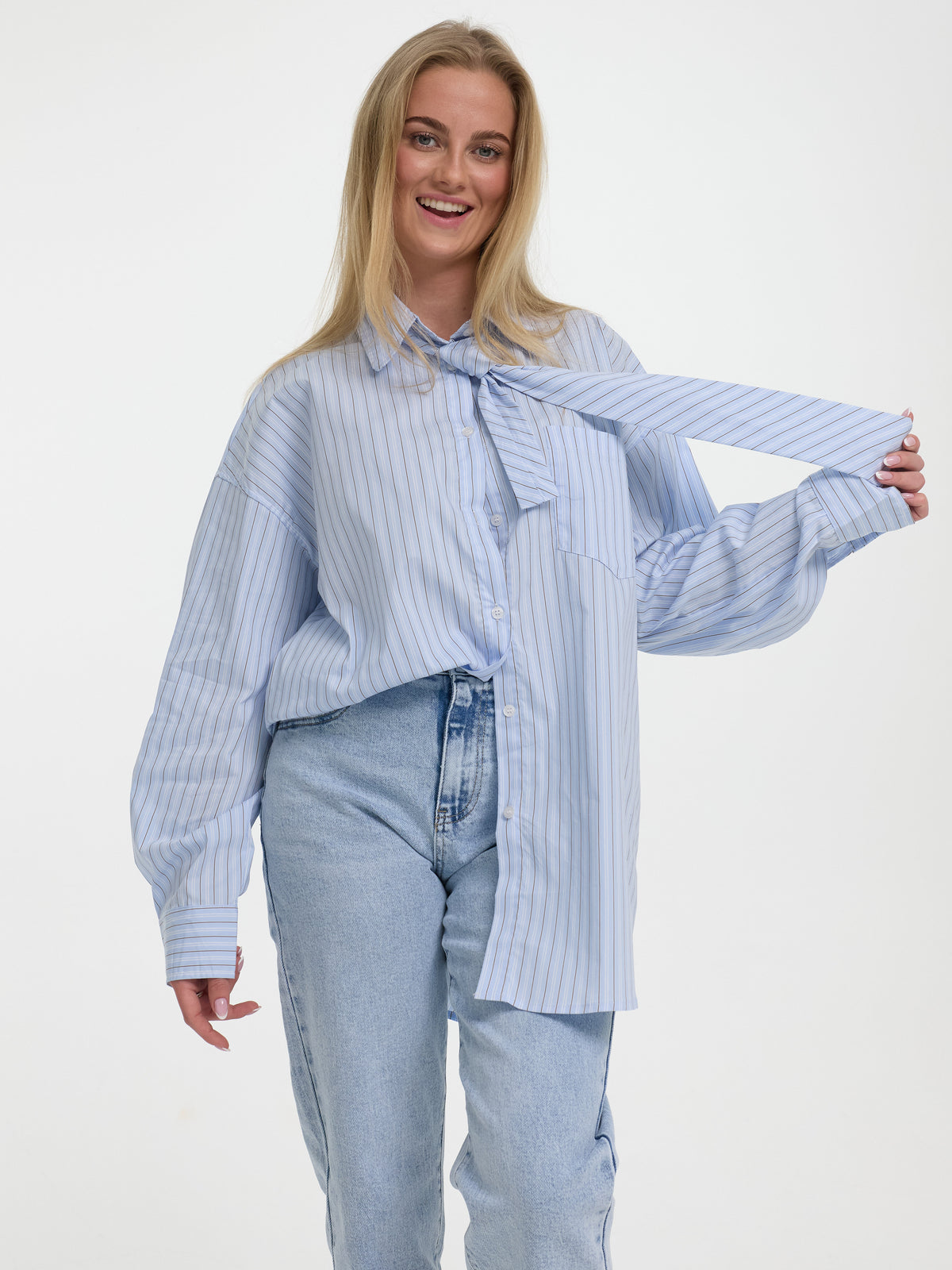 Bluse mit Krawatte "Eve" in Blau