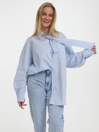 Bluse mit Krawatte "Eve" in Blau
