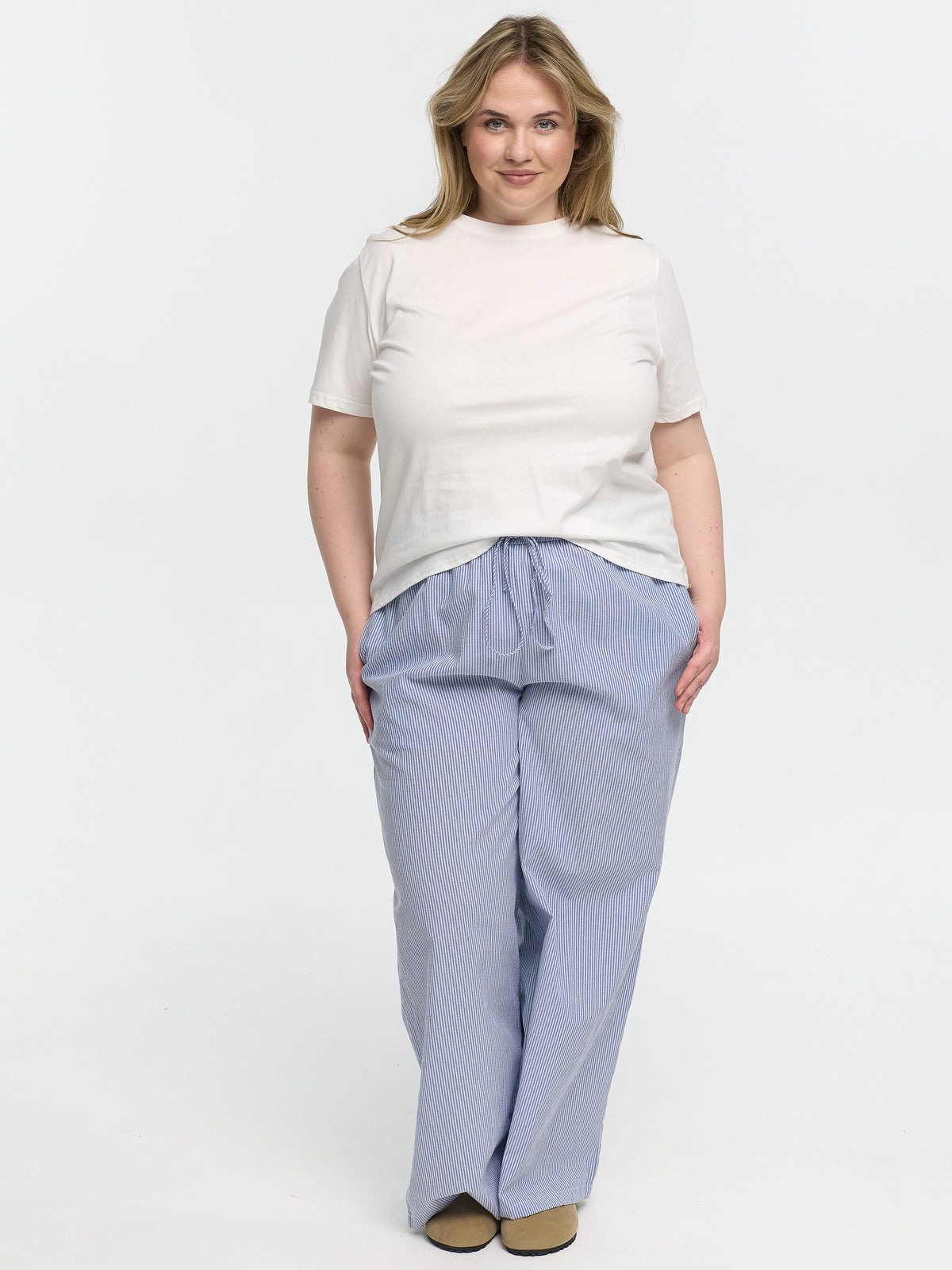 Curvy Stoffhose „Freda“ in Blau/weiß gestreift