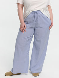 Curvy Stoffhose „Freda“ in Blau/weiß gestreift