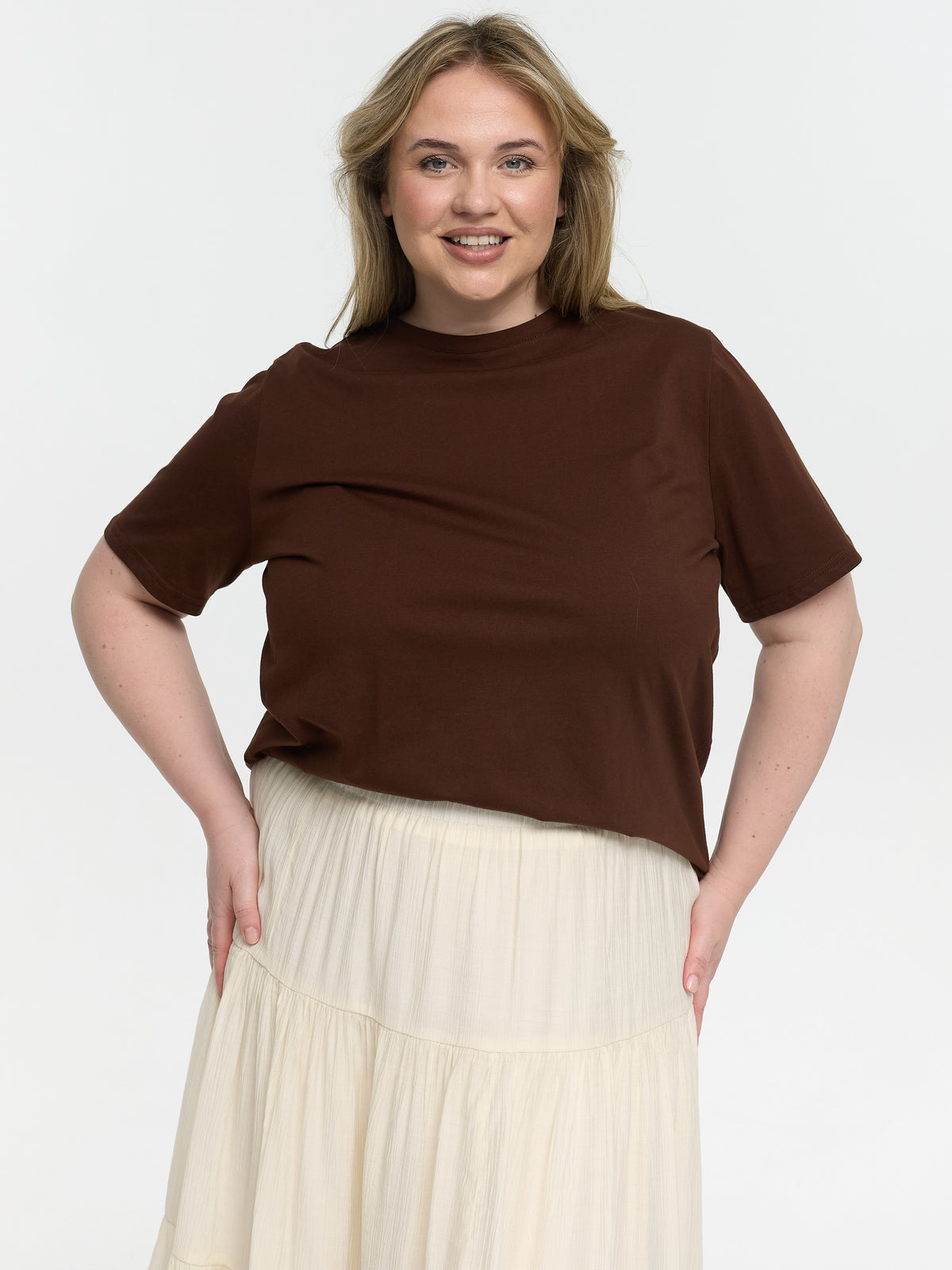 Curvy Premium T-Shirt "Whitey" in Braun