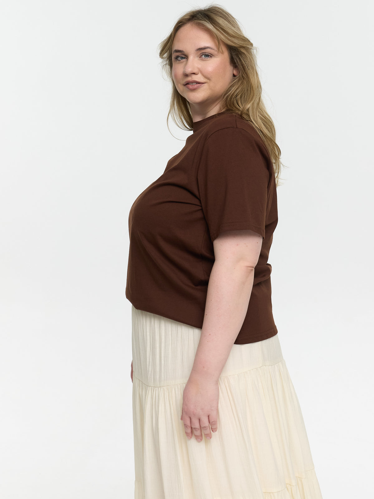 Curvy Premium T-Shirt "Whitey" in Braun