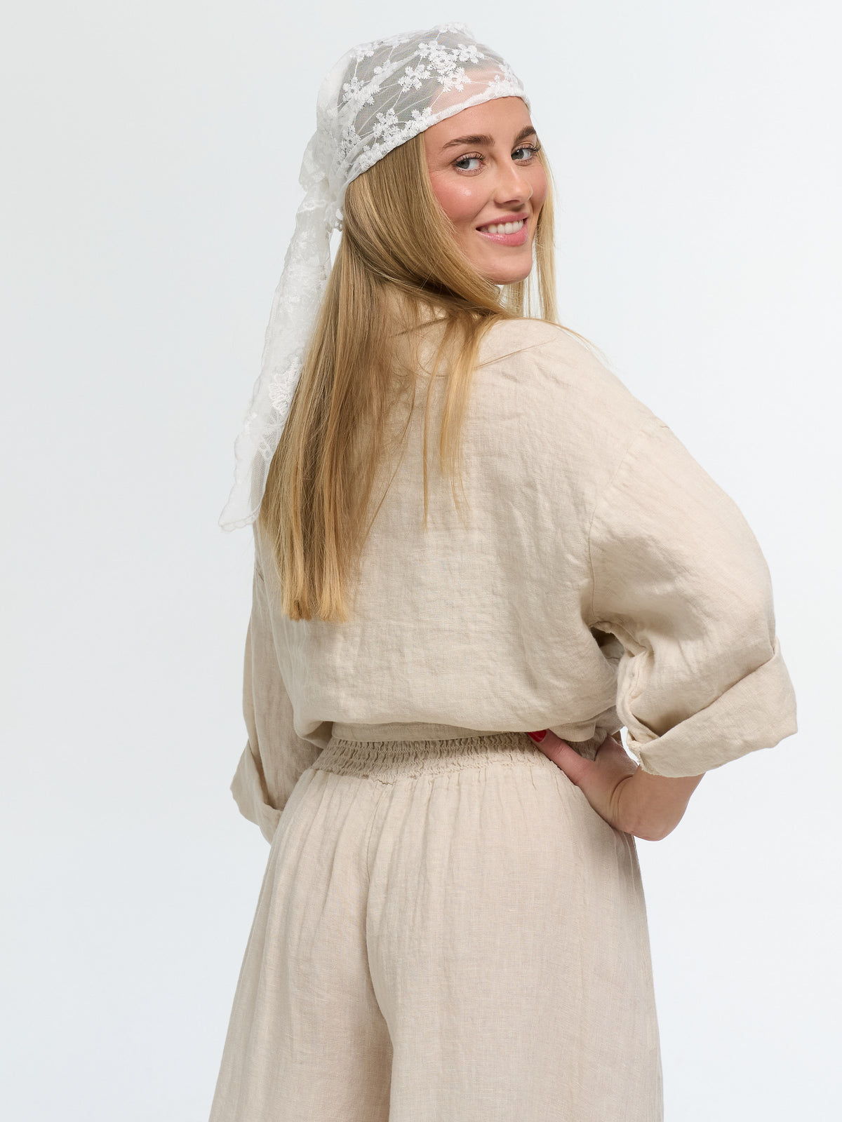 Kurze Leinen-Bluse "Alma" in Beige