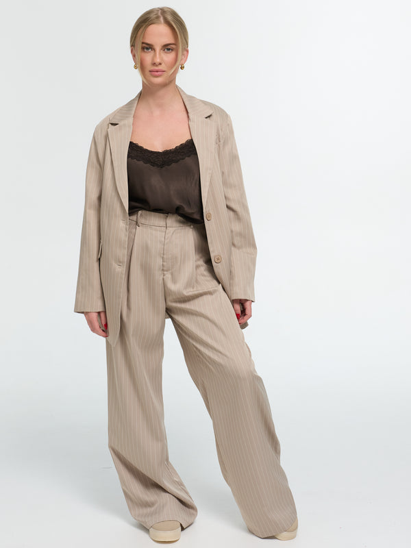 Nadelstreifen Stoffhose „Kathie“ in Taupe