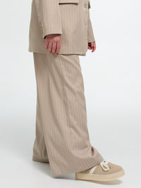 Nadelstreifen Stoffhose „Kathie“ in Taupe