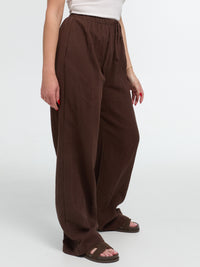 Musselinhose "Ida" in Braun